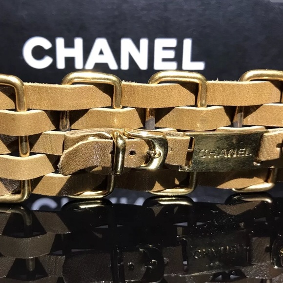 *Available* VINTAGE CHANEL leather belt with sz main image 5